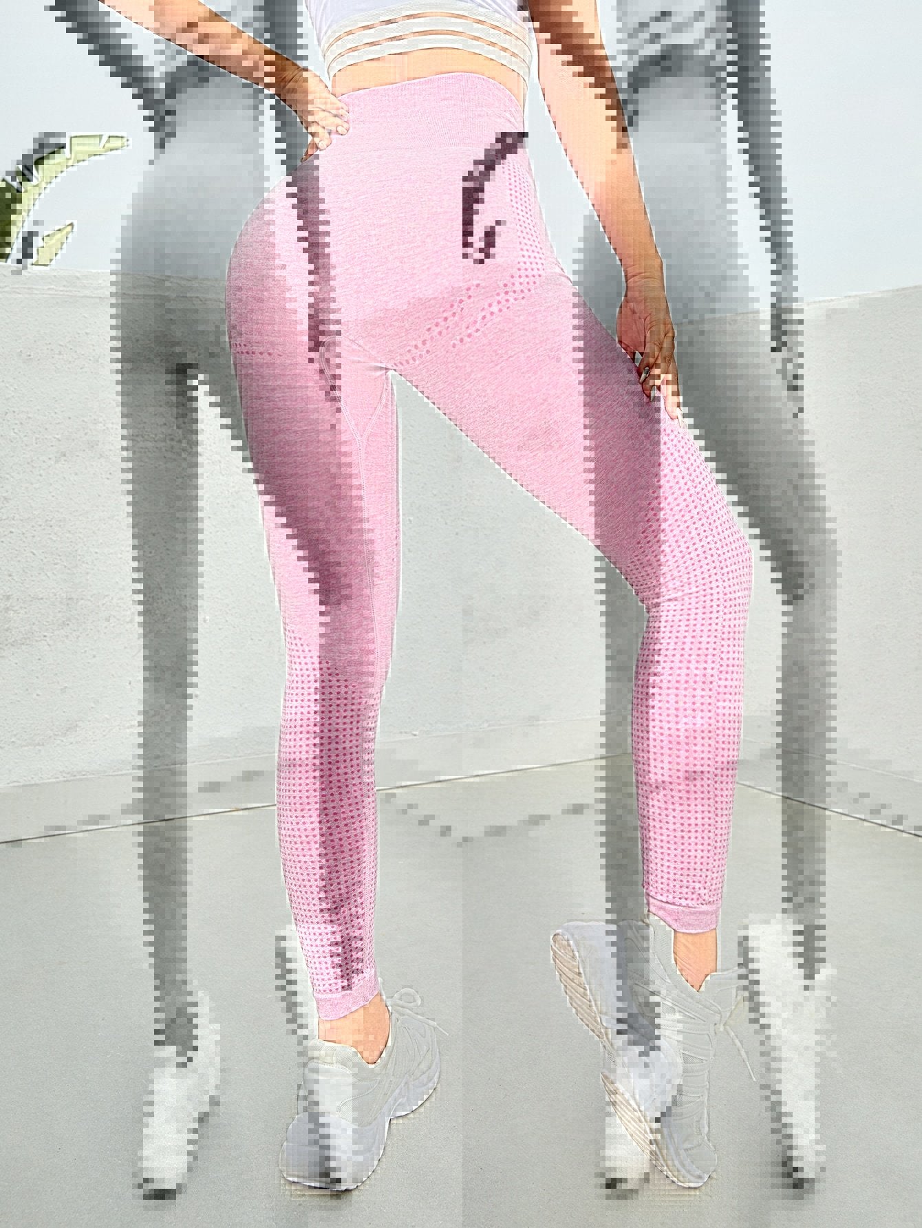 High-waisted Yoga Pants Hip-lifting Nude High-end Peach Hip Fitness Pants European and American Sports Pants Fitness Pants Female Running Female Summer